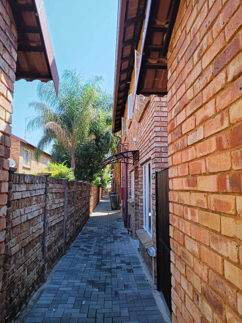 To Let 2 Bedroom Property for Rent in Annlin Gauteng