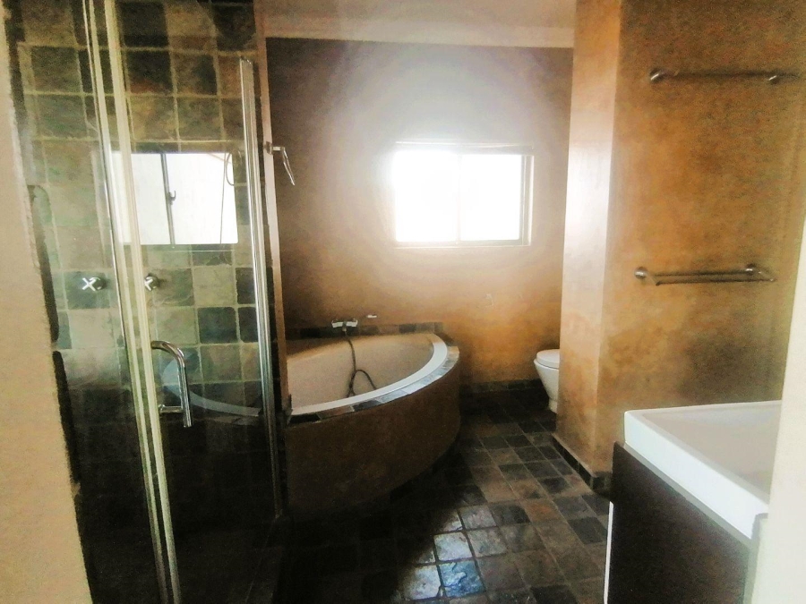 4 Bedroom Property for Sale in Amandasig Gauteng