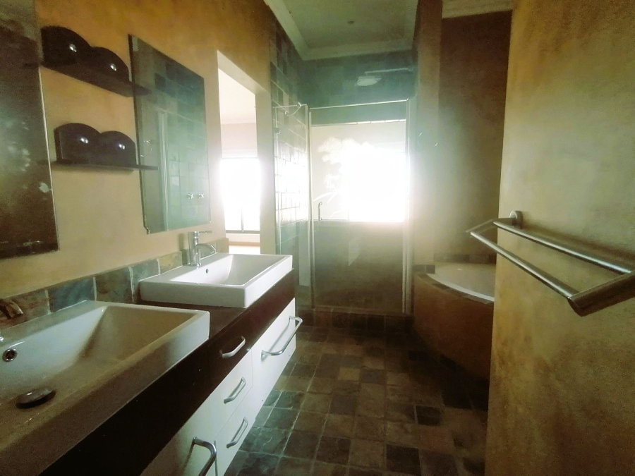 4 Bedroom Property for Sale in Amandasig Gauteng