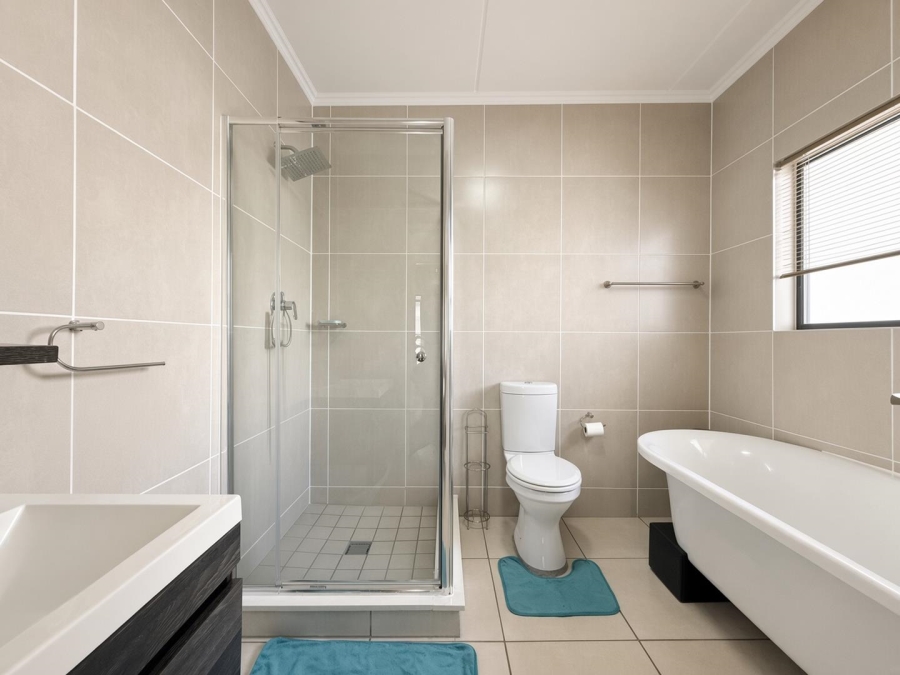 3 Bedroom Property for Sale in Greenstone Hill Gauteng