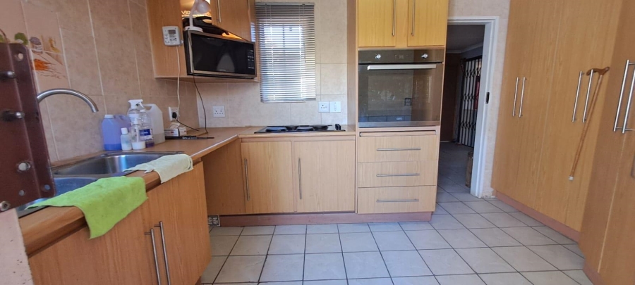 To Let 3 Bedroom Property for Rent in Elandspark Gauteng