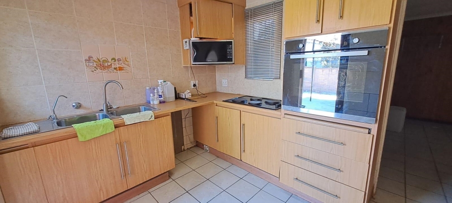 To Let 3 Bedroom Property for Rent in Elandspark Gauteng