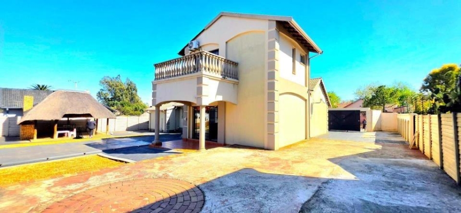 4 Bedroom Property for Sale in Brackendowns Gauteng