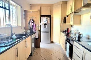 4 Bedroom Property for Sale in Brackendowns Gauteng