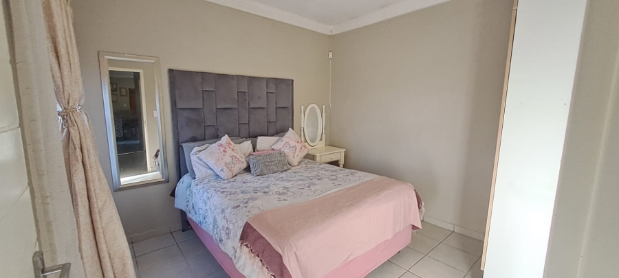 To Let 3 Bedroom Property for Rent in South Hills Gauteng