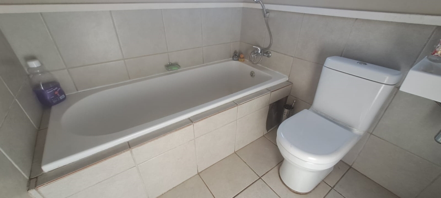 To Let 3 Bedroom Property for Rent in South Hills Gauteng