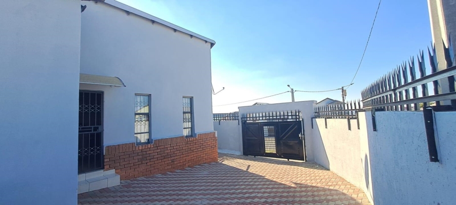 To Let 3 Bedroom Property for Rent in South Hills Gauteng