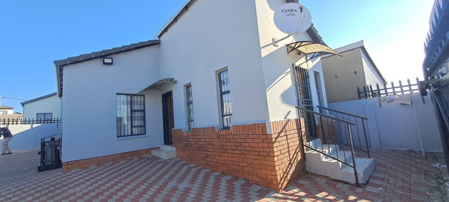 To Let 3 Bedroom Property for Rent in South Hills Gauteng