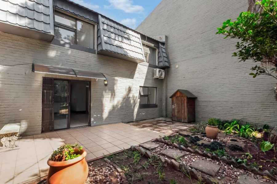 To Let 3 Bedroom Property for Rent in Bryanston Gauteng