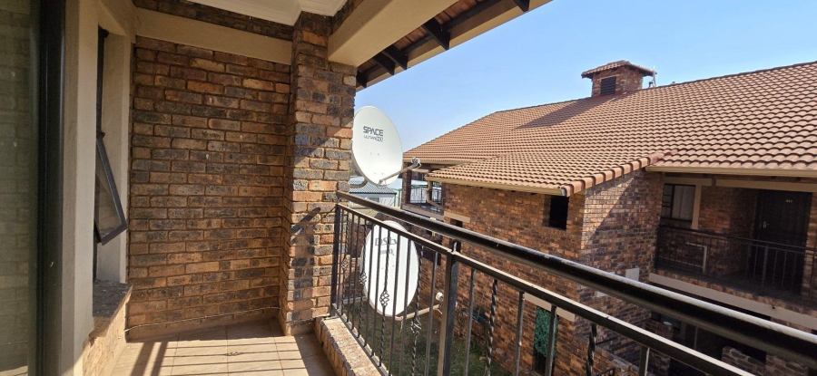 2 Bedroom Property for Sale in Magalieskruin Gauteng