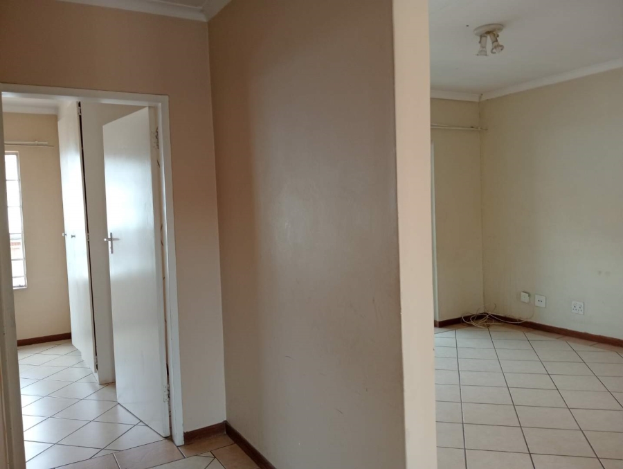 2 Bedroom Property for Sale in Die Hoewes Gauteng