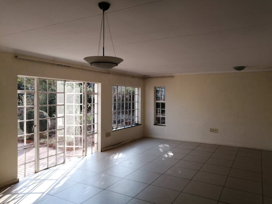 To Let 3 Bedroom Property for Rent in Lynnwood Glen Gauteng