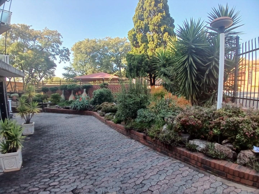 To Let 2 Bedroom Property for Rent in Groenkloof Gauteng