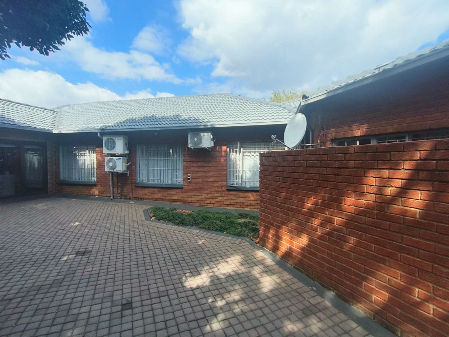 To Let 4 Bedroom Property for Rent in Erasmuskloof Gauteng