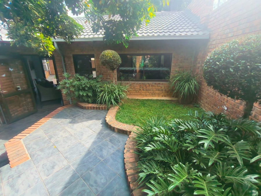 To Let 4 Bedroom Property for Rent in Erasmuskloof Gauteng