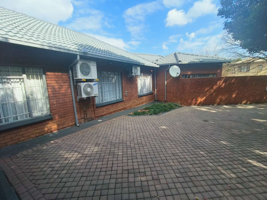 To Let 4 Bedroom Property for Rent in Erasmuskloof Gauteng