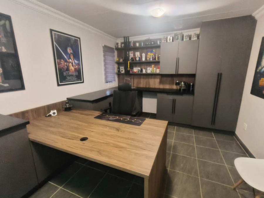 To Let 4 Bedroom Property for Rent in Erasmuskloof Gauteng