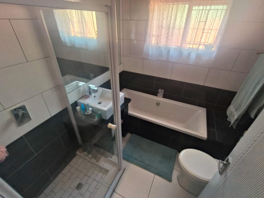 To Let 4 Bedroom Property for Rent in Erasmuskloof Gauteng