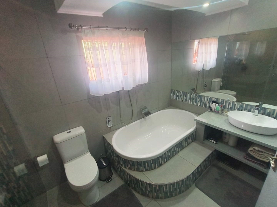 To Let 4 Bedroom Property for Rent in Erasmuskloof Gauteng