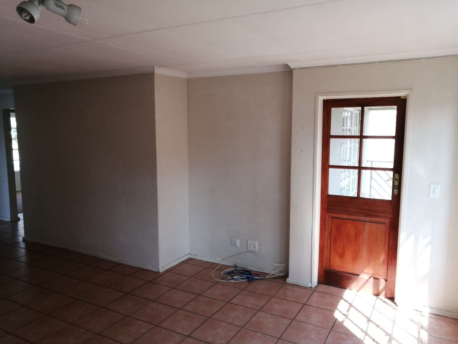 To Let 2 Bedroom Property for Rent in Monument Park Gauteng