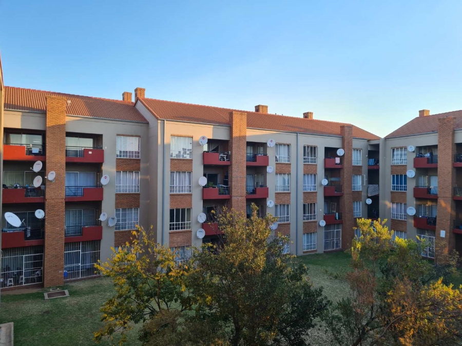 To Let 2 Bedroom Property for Rent in Waterkloof Glen Gauteng