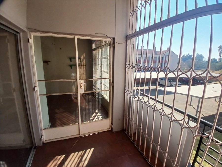 To Let 2 Bedroom Property for Rent in Waterkloof Glen Gauteng