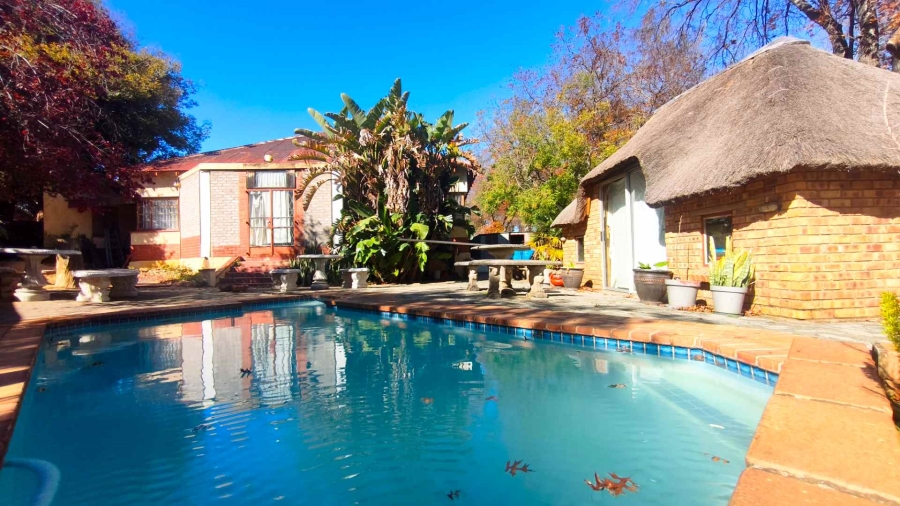 10 Bedroom Property for Sale in Turf Club Gauteng
