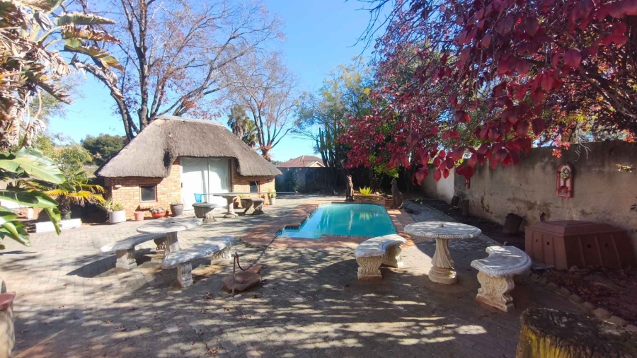 10 Bedroom Property for Sale in Turf Club Gauteng