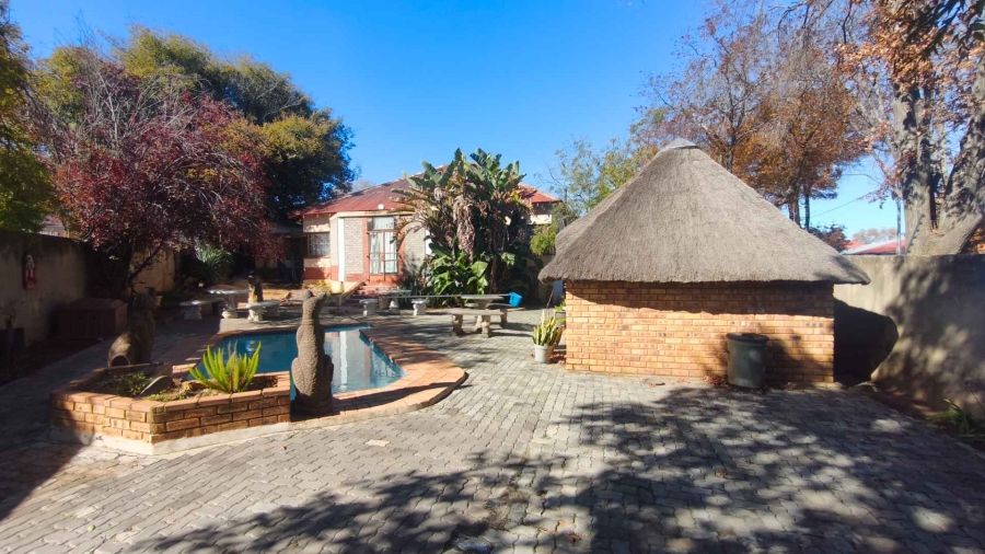 10 Bedroom Property for Sale in Turf Club Gauteng