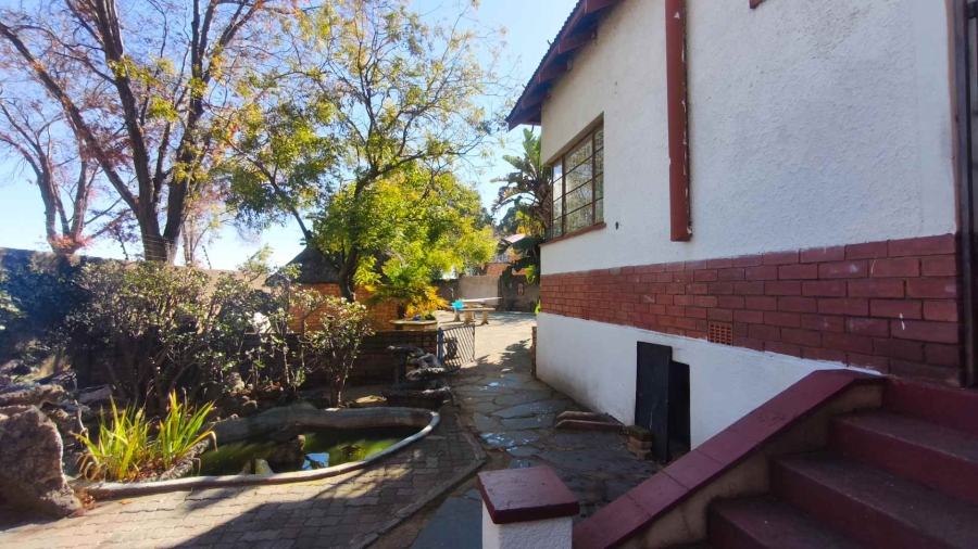 10 Bedroom Property for Sale in Turf Club Gauteng