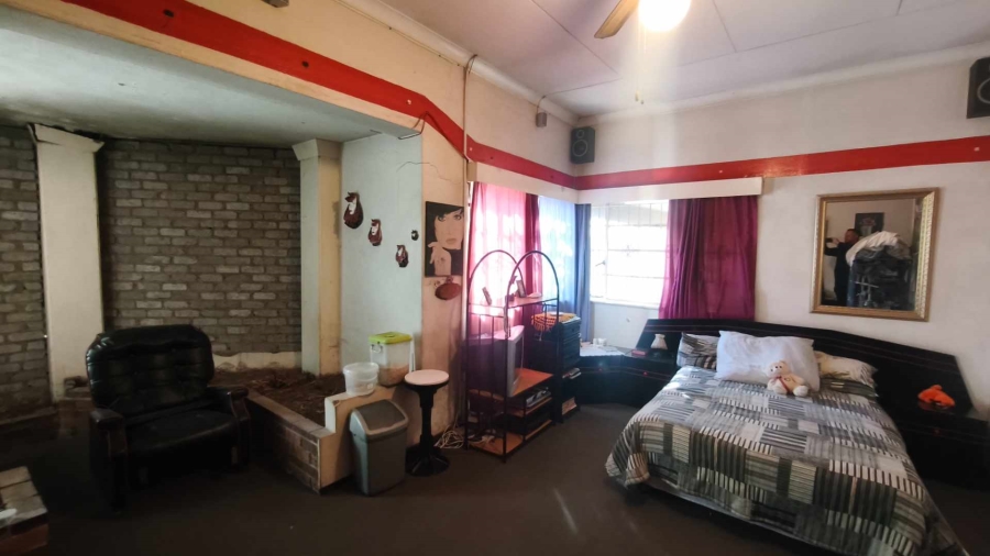 10 Bedroom Property for Sale in Turf Club Gauteng