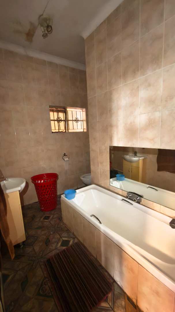 10 Bedroom Property for Sale in Turf Club Gauteng