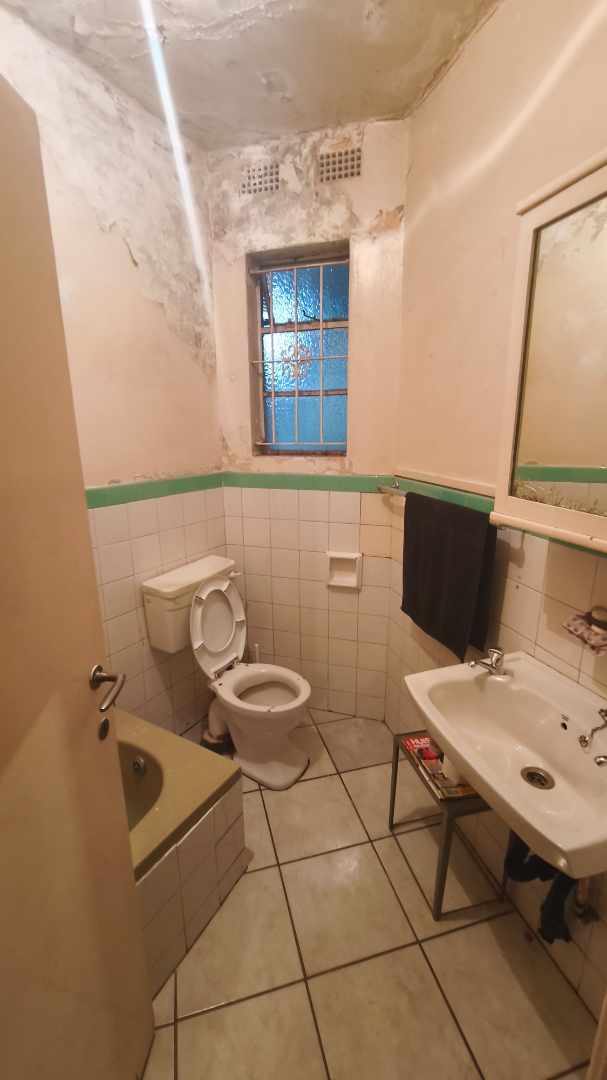10 Bedroom Property for Sale in Turf Club Gauteng
