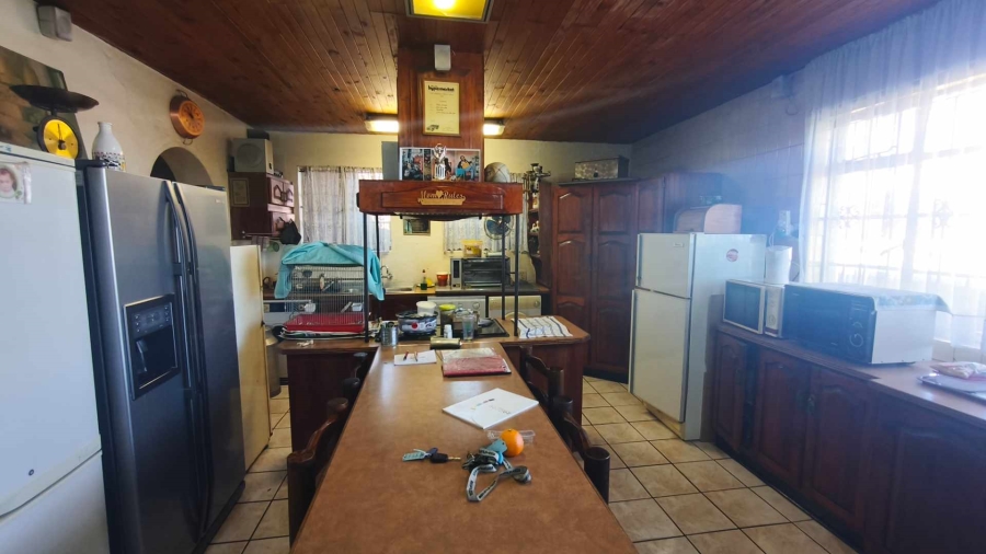 10 Bedroom Property for Sale in Turf Club Gauteng