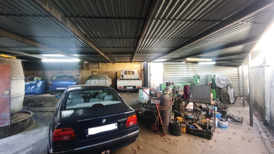 10 Bedroom Property for Sale in Turf Club Gauteng