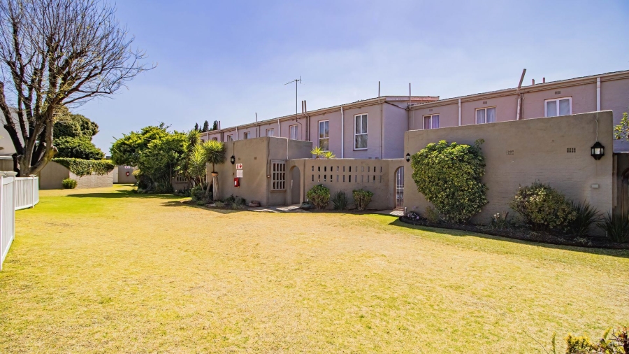 3 Bedroom Property for Sale in Beyerspark Gauteng