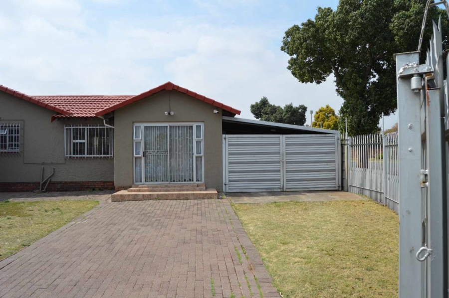 4 Bedroom Property for Sale in Verwoerdpark Gauteng