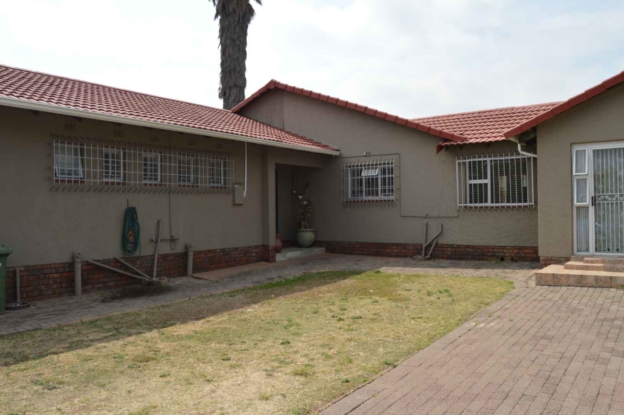 4 Bedroom Property for Sale in Verwoerdpark Gauteng