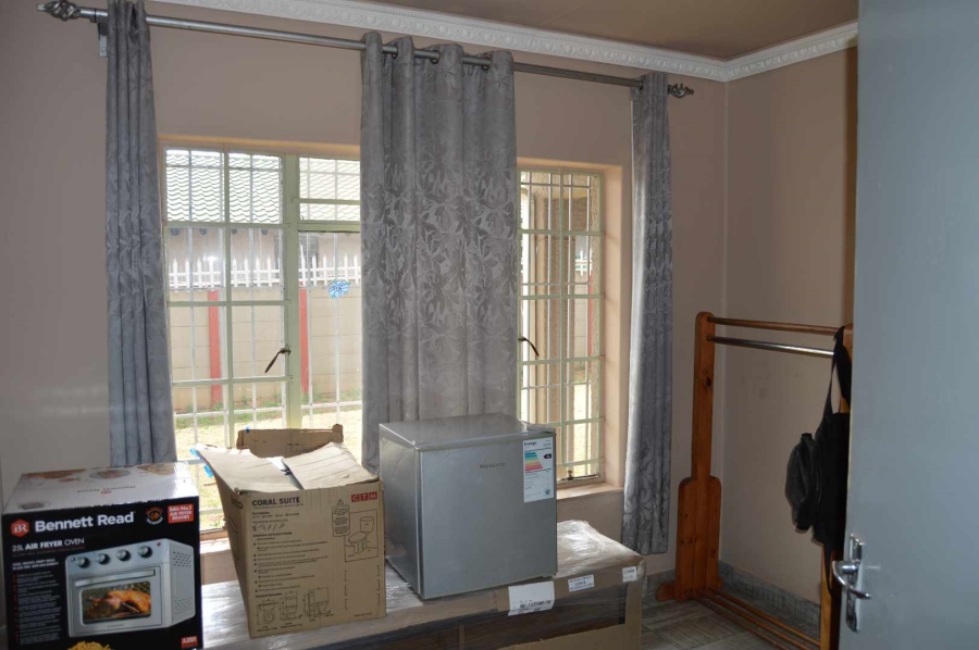 4 Bedroom Property for Sale in Verwoerdpark Gauteng