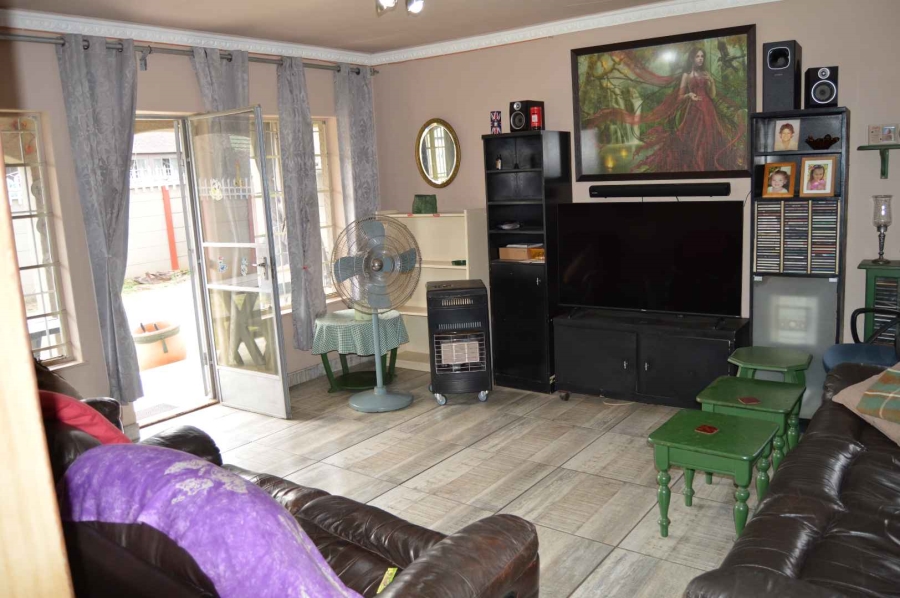 4 Bedroom Property for Sale in Verwoerdpark Gauteng