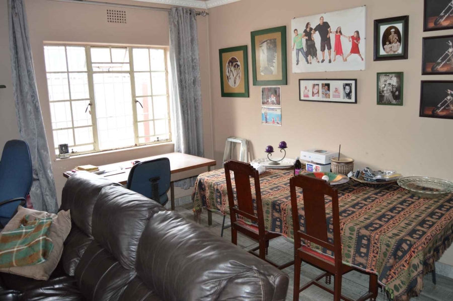 4 Bedroom Property for Sale in Verwoerdpark Gauteng