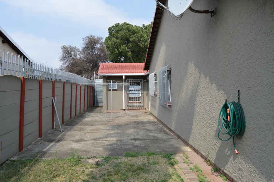 4 Bedroom Property for Sale in Verwoerdpark Gauteng