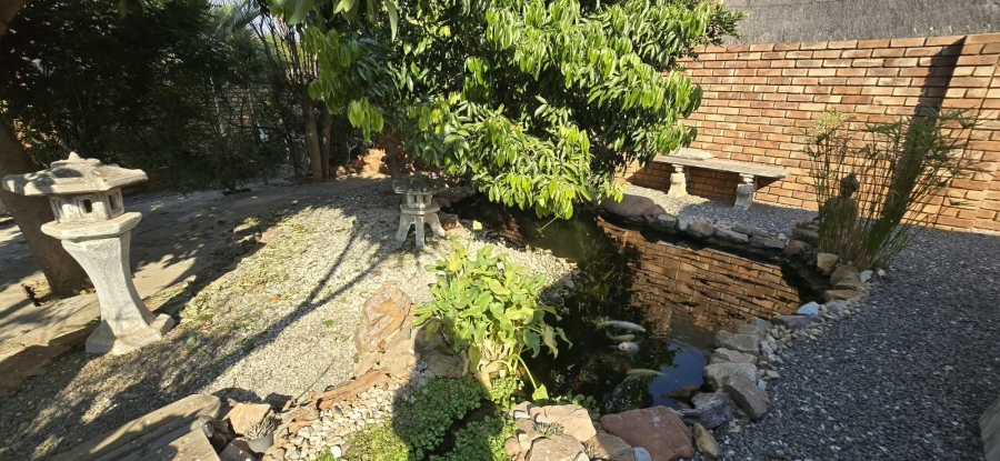 5 Bedroom Property for Sale in Mountain View Gauteng