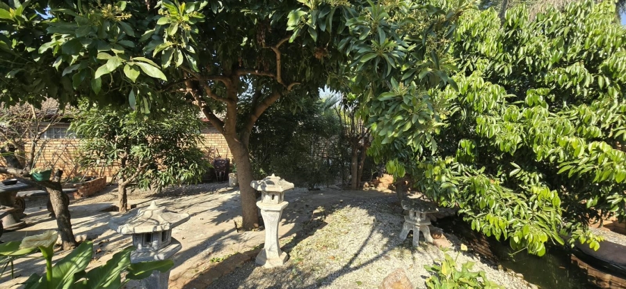 5 Bedroom Property for Sale in Mountain View Gauteng