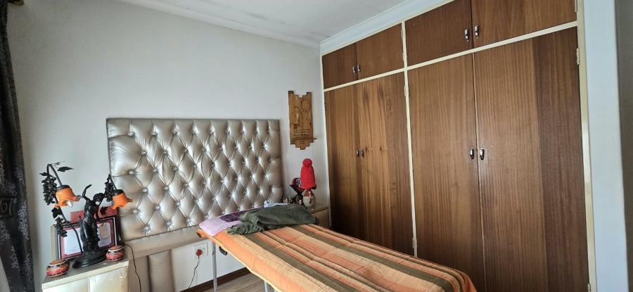 5 Bedroom Property for Sale in Mountain View Gauteng