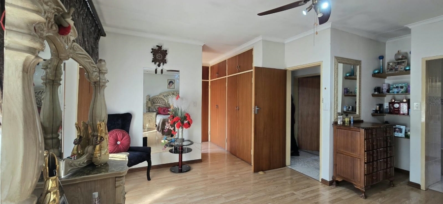 5 Bedroom Property for Sale in Mountain View Gauteng