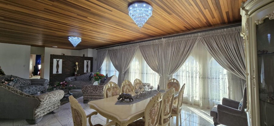 5 Bedroom Property for Sale in Mountain View Gauteng