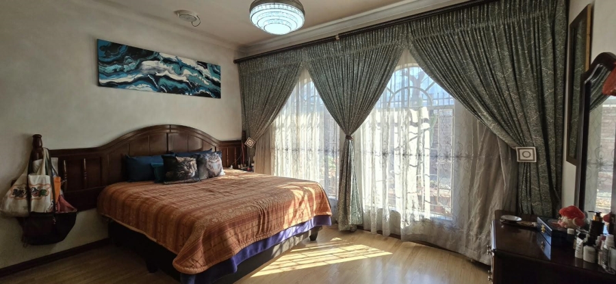 5 Bedroom Property for Sale in Mountain View Gauteng