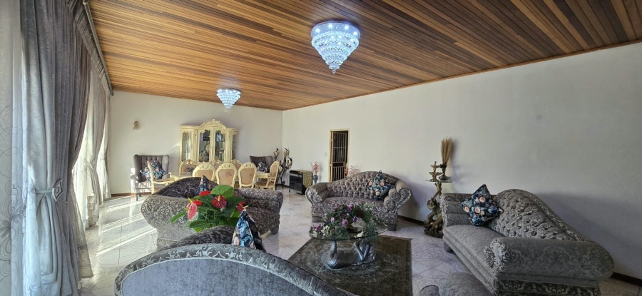5 Bedroom Property for Sale in Mountain View Gauteng