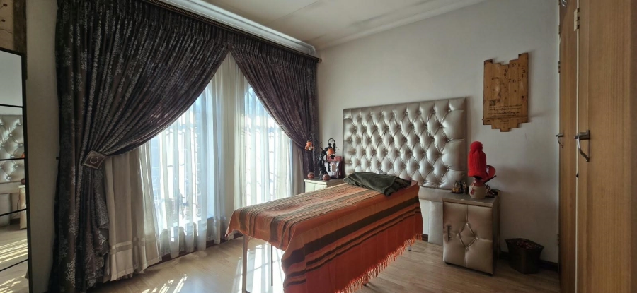 5 Bedroom Property for Sale in Mountain View Gauteng